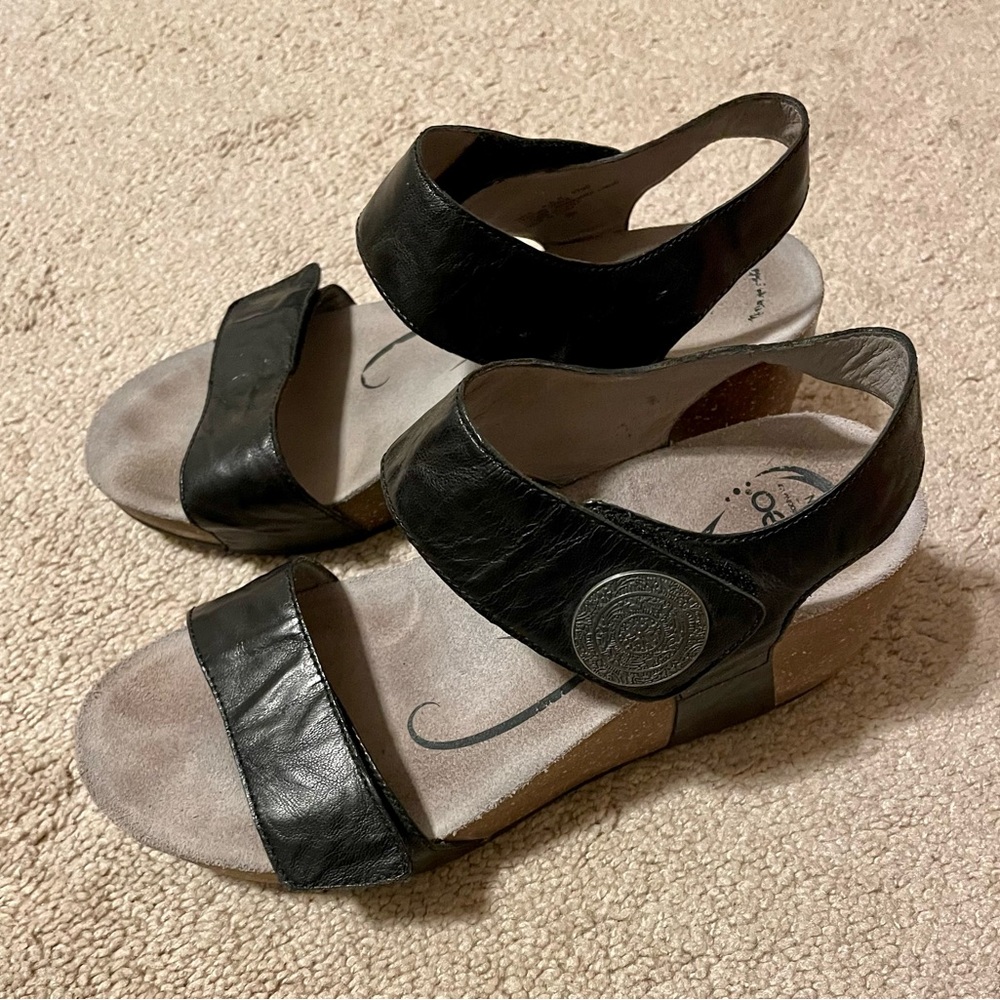 Abeo Black Leather Slingback Wedges with Medallion Accent - Size 8.5N